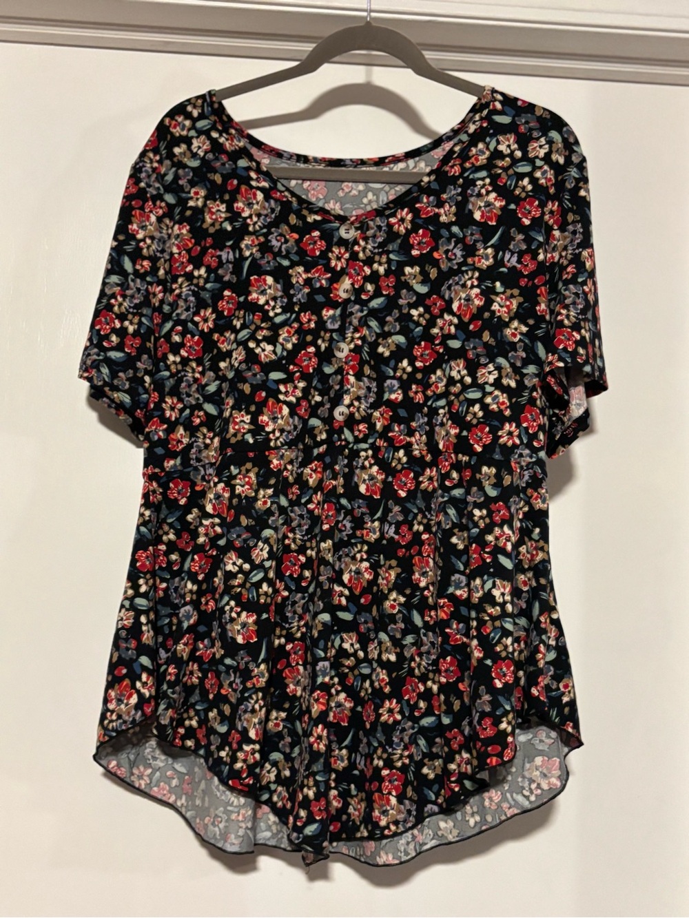 SHEIN Black Floral Button-Front Tunic with Red and Cream Blossoms